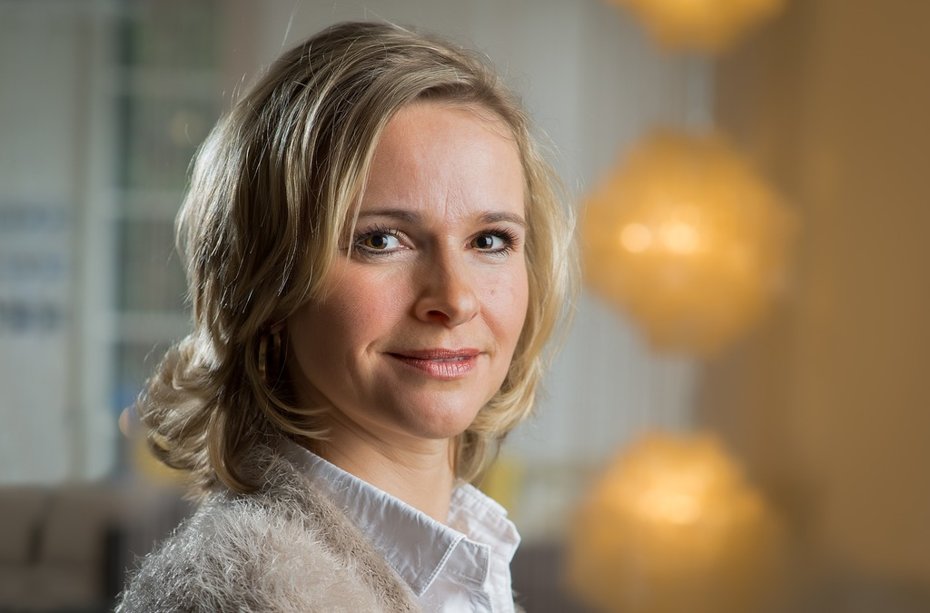 portret Kitsch en Kunst Rotterdam Linda Romein, auteur van het boek 'Over de rand' en liefste zus