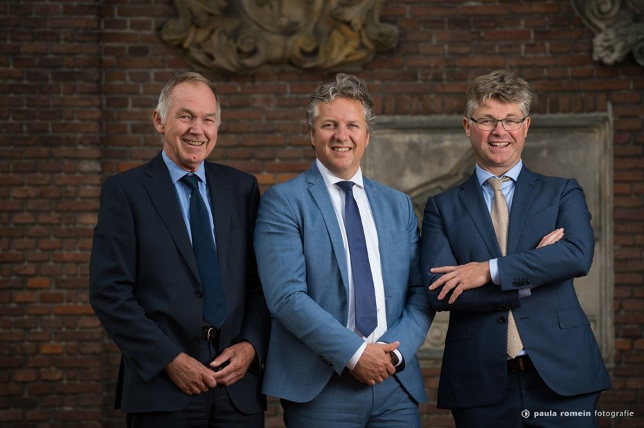 Groepsportret notarissen Den Haag Hans Matzinger, Sander Peters en Paul Eversdijk van Matzinger Eversdijk Notarissen