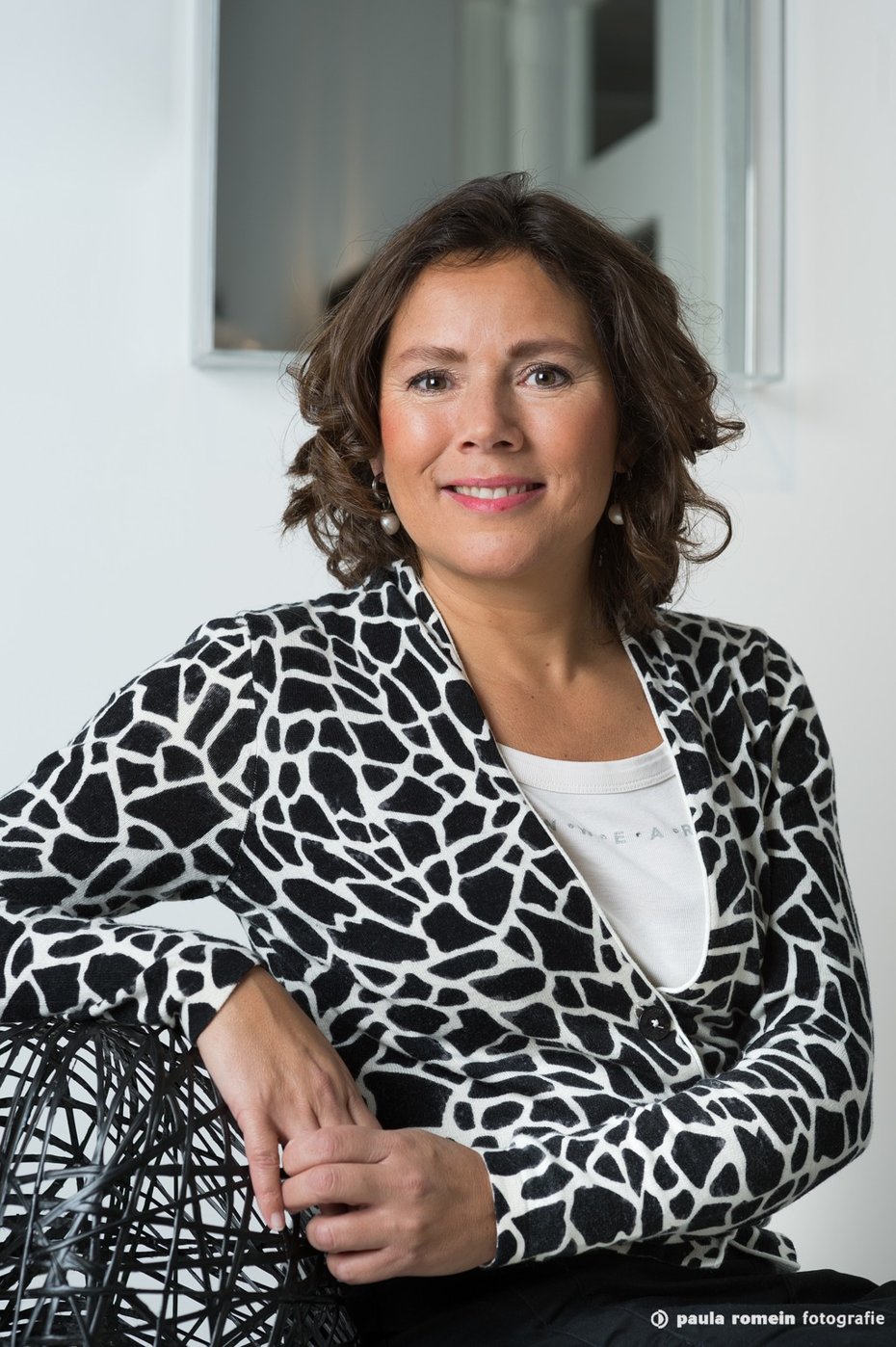 portet bij Kitsch en Kunst in Rotterdam Mariska Dee, consultant Ministerie van Binnenlandse Zaken